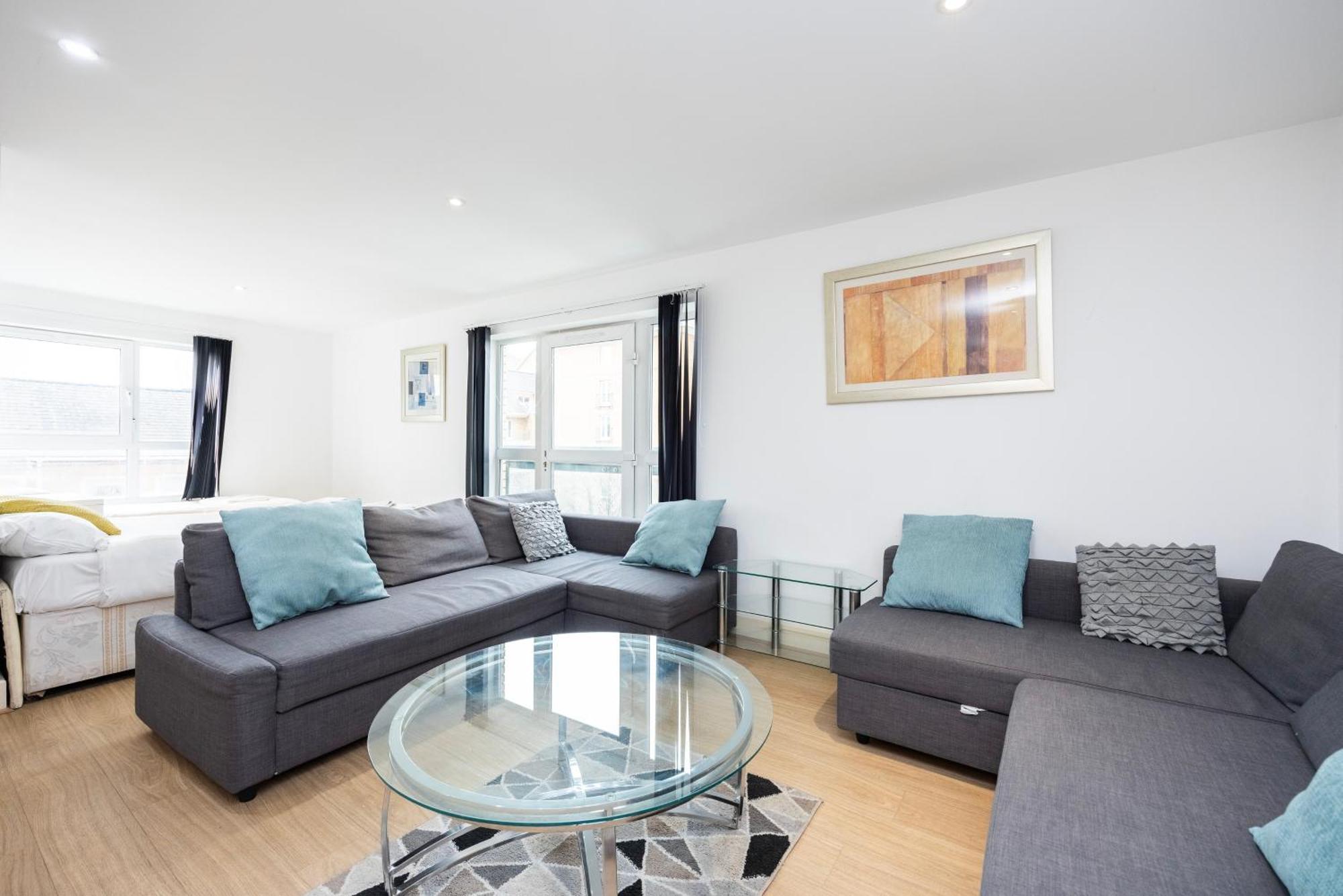 Heads On Bed -canary Wharf Docklands For The Larger Groups Apartamento